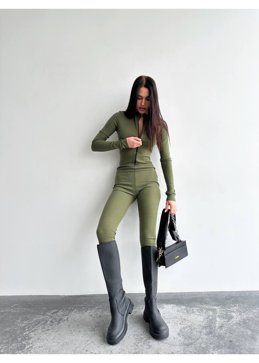 Облігаючий стрійчовий комбінезон