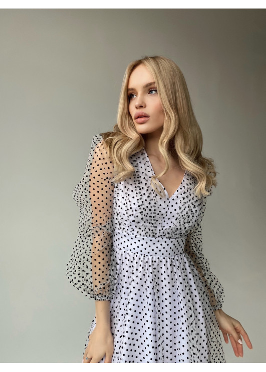 Элегантное коктейльное платье миди с объемными рукавами белого цвета