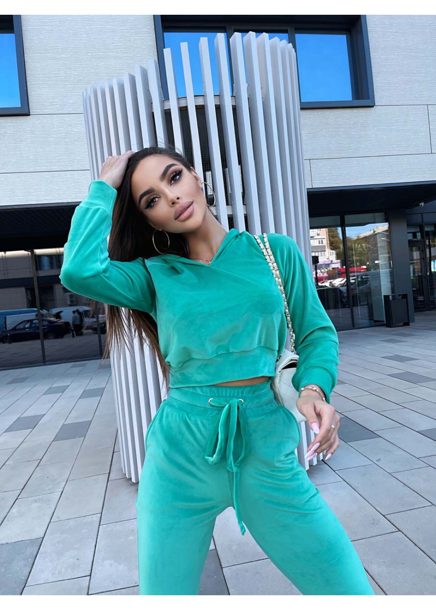 Комфортний оксамитовий костюм у зеленому кольорі