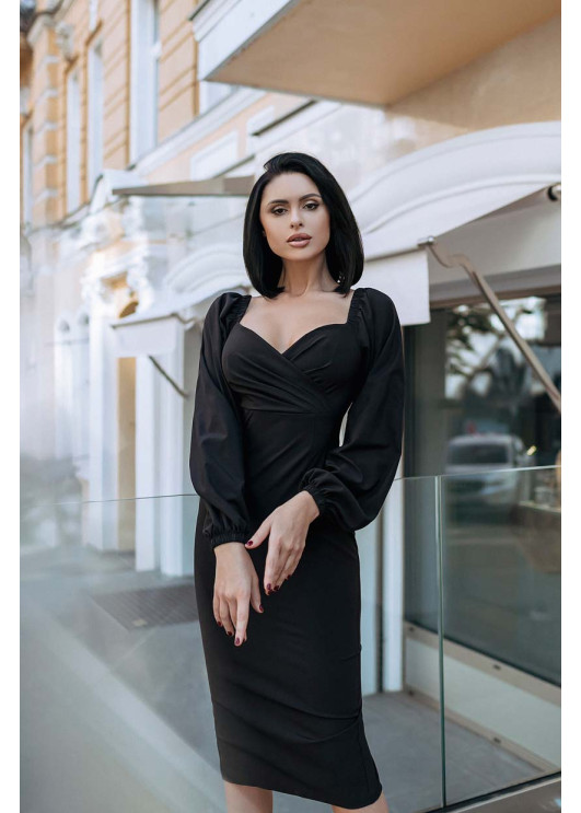 Чёрное платье футляр с объёмными рукавами